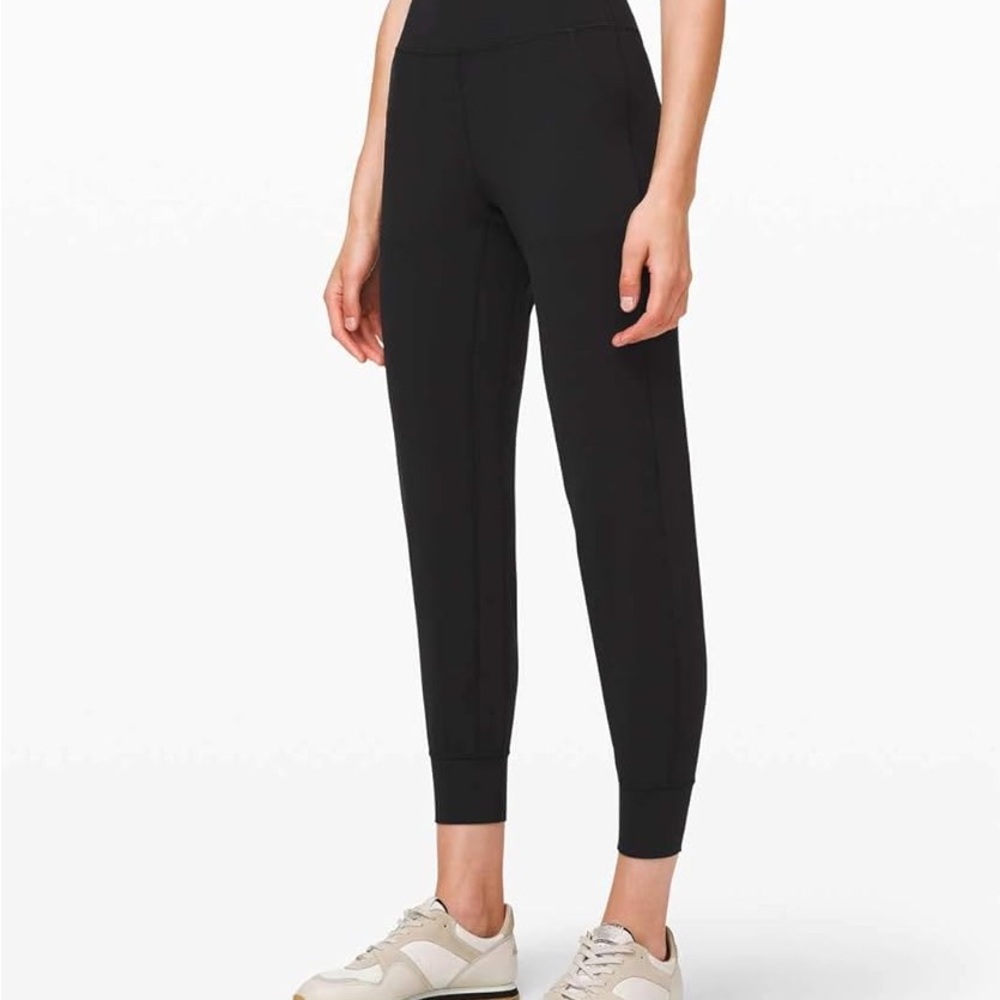 Lululemon Women's Black joggers